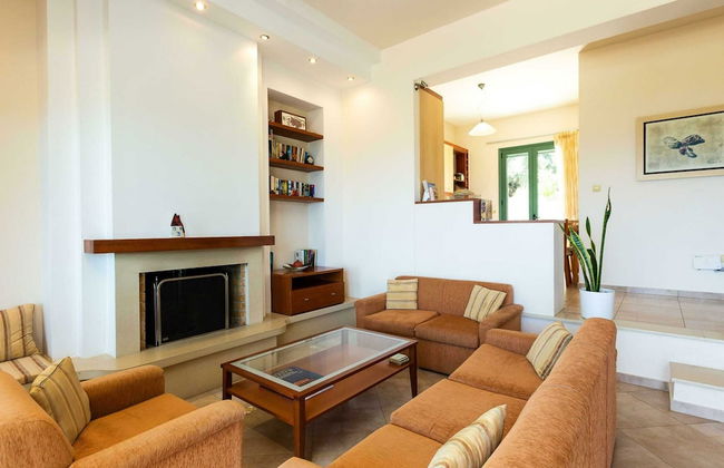 Secluded Villa w Private Pool, Children Play Area, Pool Table, BBQ & Sea Views - Foto 24