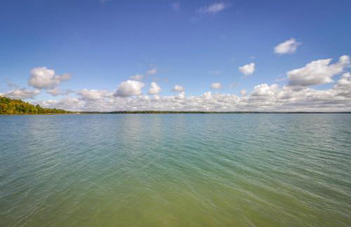 Lakefront Paradise with Private Boat Dock and Patio - Foto 33