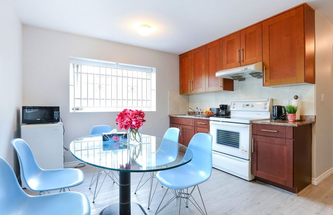 Family Home-Metrotown by Elevate Rooms - Photo 8