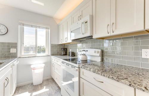 2 Mi to Jupiter Beach Condo with Lake Views - Photo 3