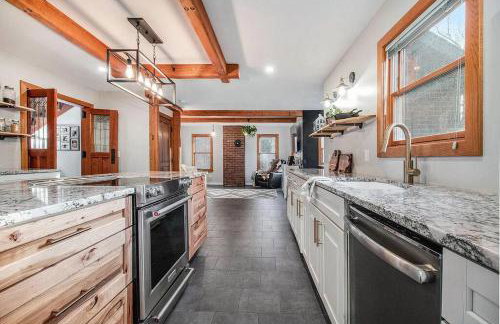 The Hopkins Hideaway - 40 Acres with trails, Arcades, Hot Tub, Fire Pit - Foto 12