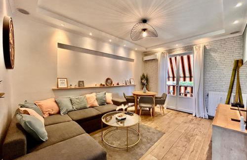 Near Port & City - Private Parking & Breakfast - Full apartment - Photo 7