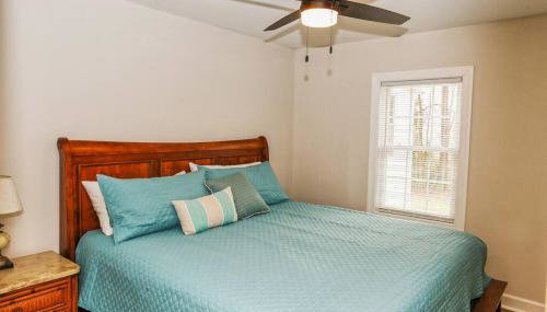 Three Bedroom Outdoorsy Escape in Huntersville - Foto 3