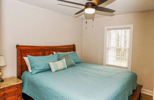 Three Bedroom Outdoorsy Escape in Huntersville - Foto 3