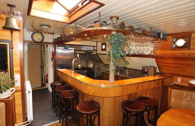 Boat in Leiden Near City Center & Museums - Foto 24