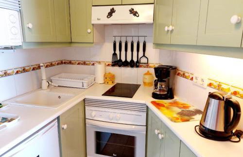 FIRST LINE Villa Floor Studio Apartment with amazing sea view Air Conditioned just 50m from the beach - Foto 11