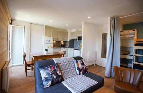 Les Marmottes-Centre-ville-Terrasse & Bois- T2-Premium-Parking couvert-Netflix-6 pers - Foto 12