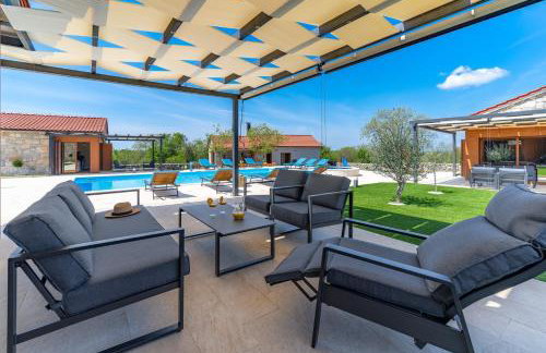 Promina luxury villa with 72sqm Heated Pool, Jacuzzi, Infrared Sauna, Tennis court, Media room - Foto 19