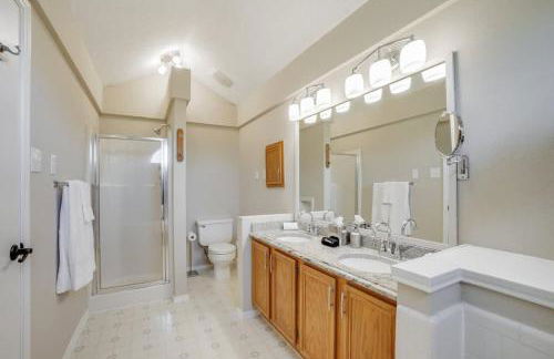 Melody Home near Grapevine DFW Airport w backyard - Foto 9