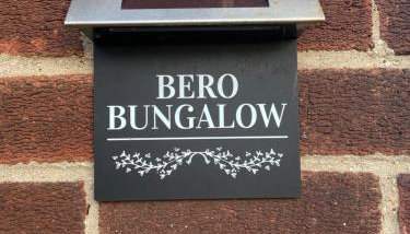 BeRo Bungalow with a hot tub & a large garden! - Foto 3