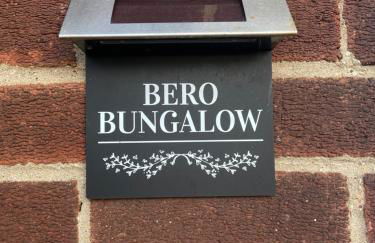 BeRo Bungalow with a hot tub & a large garden! - Foto 3