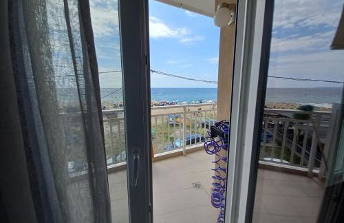 Breeze - Cozy Beachfront Lux Apartment - Listen Piano & the waves - Foto 29