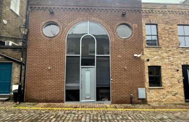 Modern self-contained Ground and Basement studios - Foto 17