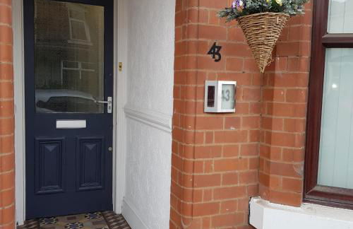 Hollis House - 5 Bedroom Contractor Accommodation in Derby - Foto 5