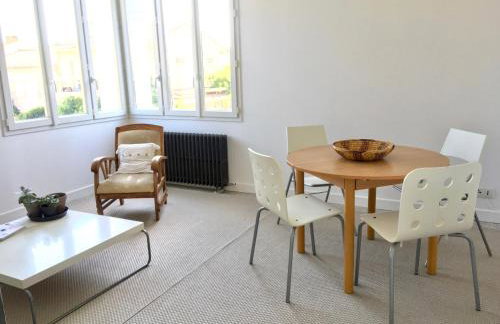 Dans une maison, appartement indépendant et jardin - Foto 8