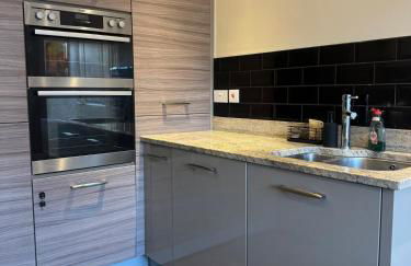 Large 3 Bed Home - Coop Live -Free parking - Foto 15