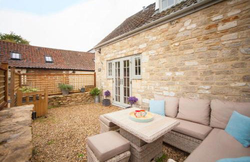 STABLES Stylish comfortable peaceful cottage with parking and outdoor space - Photo 44
