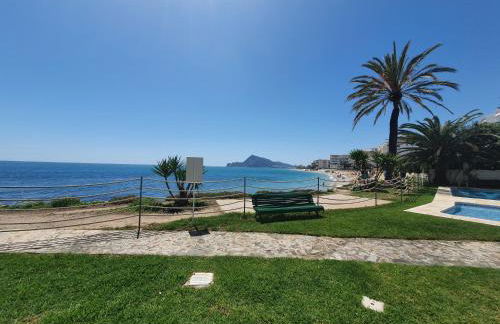 SOLETE - Apartamento con vistas, acceso directo al mar, piscina y parking by Redi - Photo 5