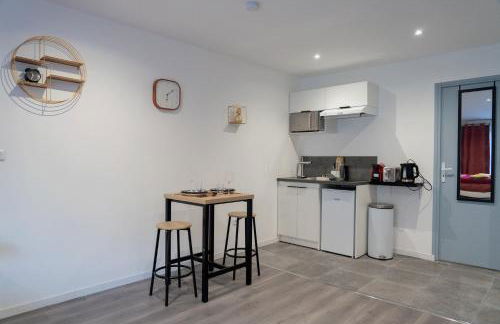 CitizenHouse Anzin - 4 Studios - 15 à 36m2 - Jardin - Terrasse - Accès autonome - WiFi - Netflix - Foto 50