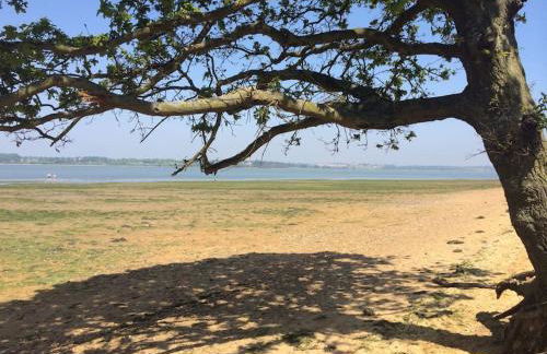 Charming Tudor riverside house - Foto 52