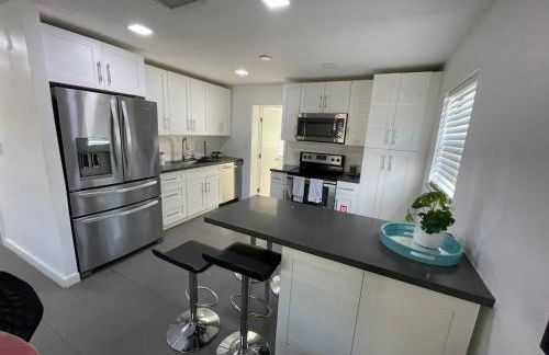 Stylish Pool Home - Photo 25