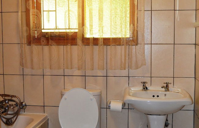 Log Cabin & Settlers Village - Photo 33