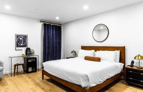 King Bed , DTWN, 50 in Roku TV , Fiber Internet, Room # 203 - Foto 1