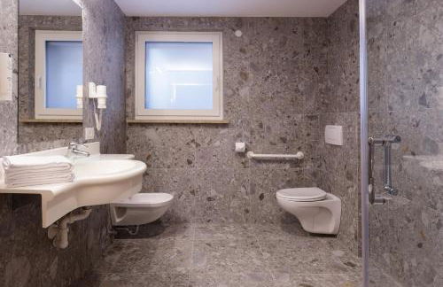 Aparthotel Familiaris - Family Apartments - Pools & Spa in Dolomites - Foto 76