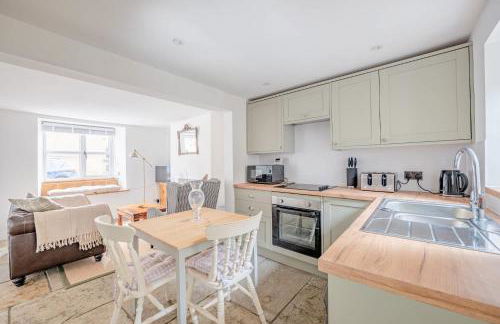 Cosy Cottage in Crewkerne Free on Street Parking - Photo 9