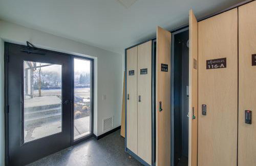 Luxe Schweitzer Condo with Hot Tub Ski-InandSki-Out! - Foto 22