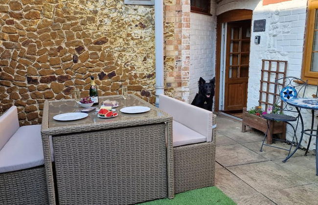 Beautiful 6-bed Dog Friendly Cottage in Heacham - Photo 32