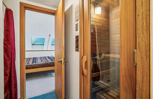 Highridge B20 Spectacular Top Floor Two Bedroom with Loft Condo with Scenic Views and Sports Center - Foto 63