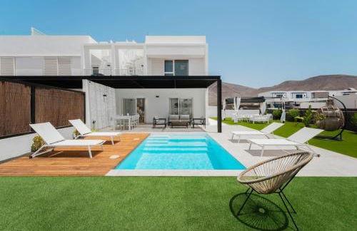 Villa Menta Relaxing corner in front of the Ocean - Photo 1