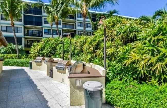 Direct Oceanfront With Private Staircase To Beach Prestigious Islamorada Condocomplex 2 Bedroom Condo by RedAwning - Photo 19