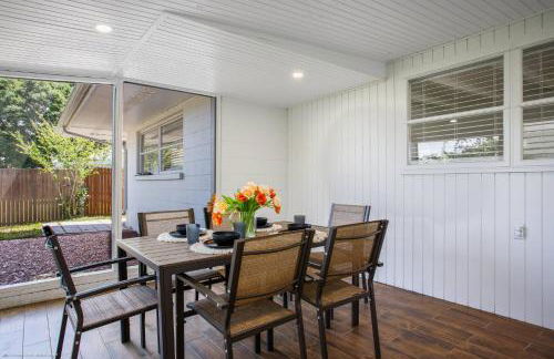 Gorgeous Grove Contemporary Family Home - Foto 24