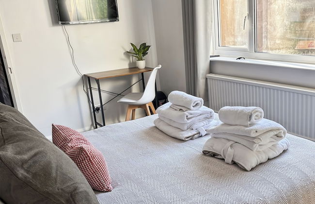 Relaxing Getaway With Hot Tub & Sauna Sleeps 6 - Foto 16