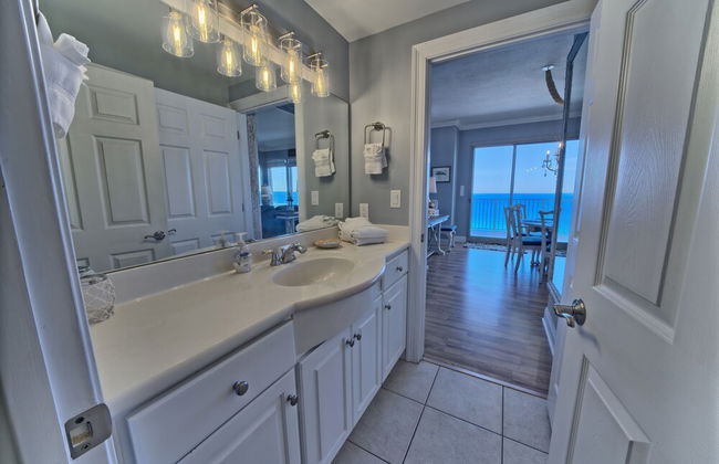 Cozy Oceanfront Condo with Beachside Pool - Unit 1602 by RedAwning - Foto 35