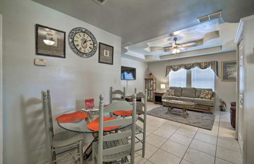 Deck and Pool Access Long Island Village Escape! - Foto 6