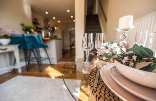 Stunning views, Hot tub, 5 mins to Chester - Photo 32