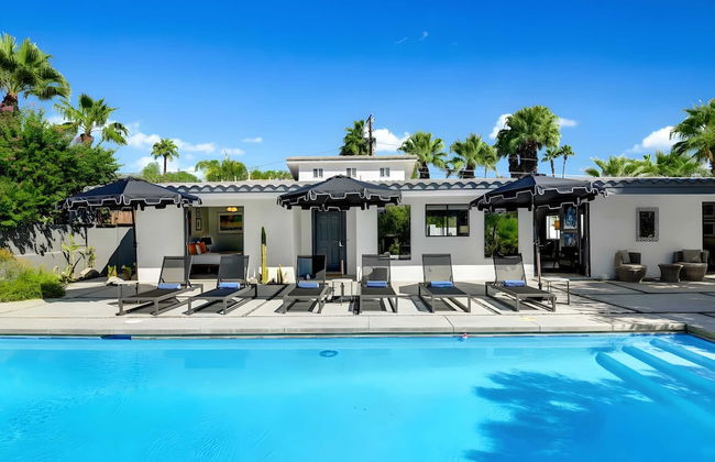 Modern Oasis w/ Pool, Patio Lounge, & Mountain Views Palo Verde by Avantstay - Foto 2