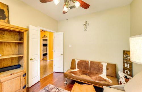 DFW Fun Awaits Family Home in Crowley! - Foto 17