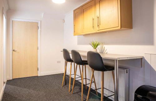 Contractor‑Heaven 5BR Home 4.5 Baths Wakefield - Foto 30