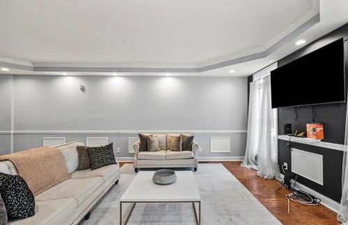 Elegant Reservoir Hill home with parking sleeps 8 - Foto 11