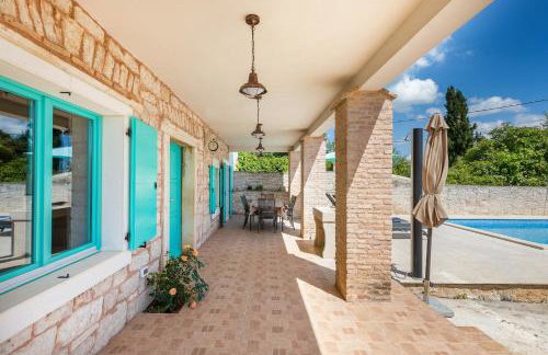 Lovely House Kristina with a pool - Photo 9