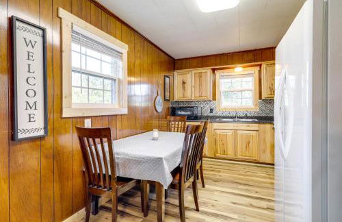 Devils Fork Resort Cabin with Designated Boat Slip! - Foto 8