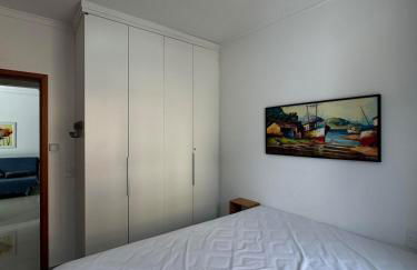 Apartamento na Praia das Toninhas em Ubatuba 350m da praia -2 quartos sendo 1 suite, piscina, varanda gourmet com churrasqueira, ar condicionado, cozinha completa, duas garagens - Foto 28