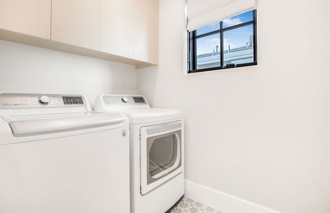 Villa Camellia - Charming 5 BR Home in the Heart of Studio City - Photo 74