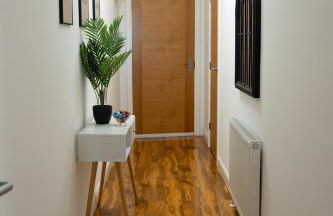 Modern Penthouse with Balcony - Near Beach & Town - Foto 24