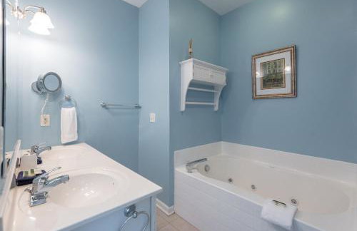 Water's Edge 103 - Bright 3BR/3BA Townhome - Pool - Fishing Dock - Foto 25