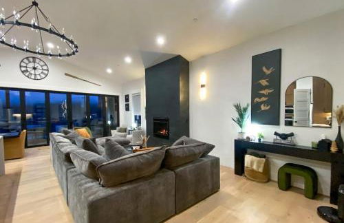 Luxe Port Lookout with waterfront, theater, games - Foto 15